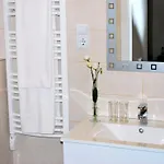 Anabelle Bed And Budapest