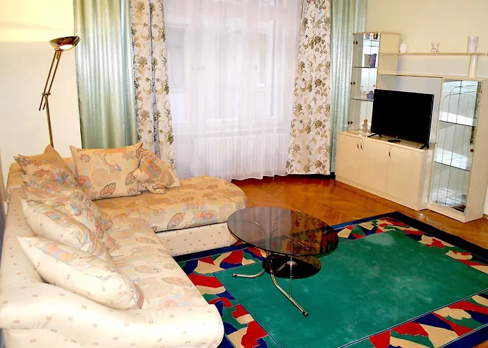 Anabelle Bed And Budapest