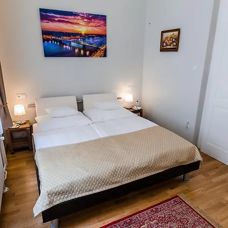 Anabelle Bed And Budapest