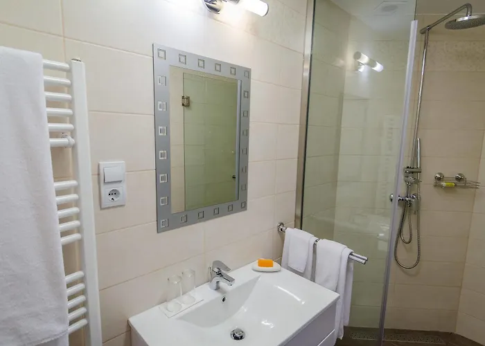 Anabelle Bed And Budapest